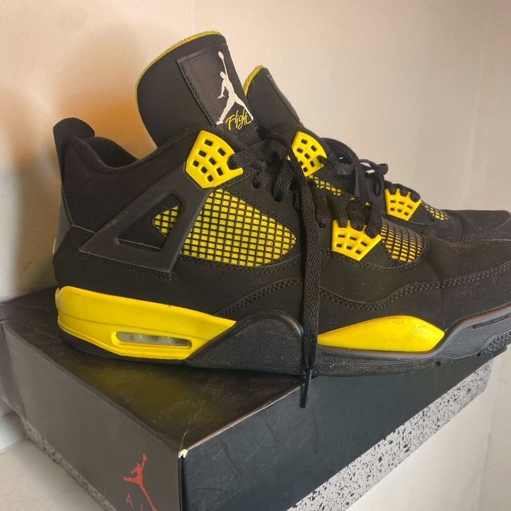 JORDAN 4 RETRO THUNDER (2012)